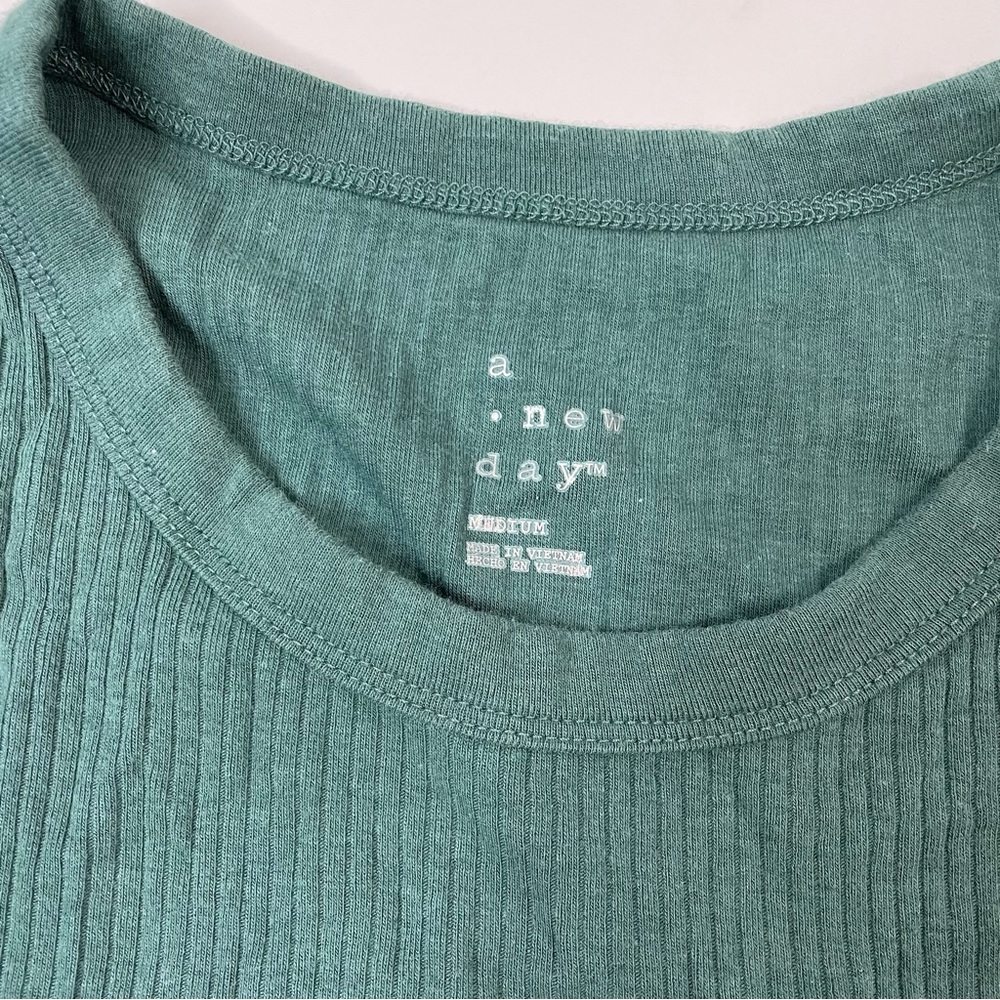 5/$25 Ribbed Green T-Shirt - Picture 5 of 6